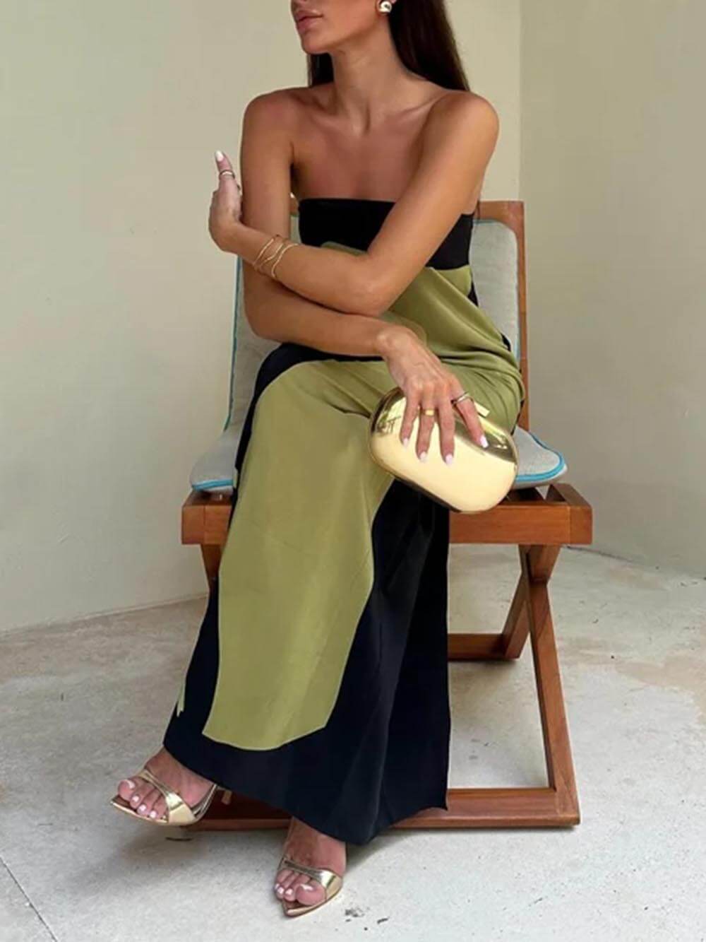 Off-Shoulder modisches kontrastreiches ärmelloses bedrucktes Maxikleid