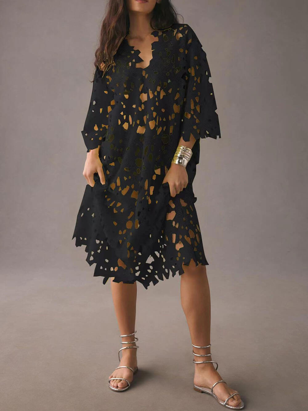 Raquel | Midi-Kleid mit langen Ärmeln und floraler Lochstickerei