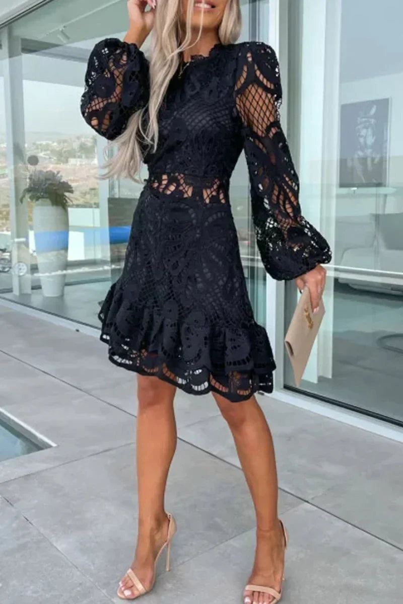 Aria | Elegantes Spitzenkleid mit Cut-Out Design