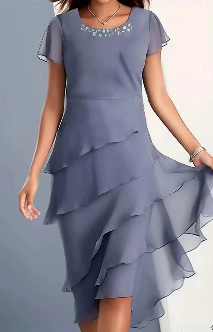 Karen | Elegantes, weiches Kurzarmkleid mit rundem Ausschnitt und schlichtem Patch