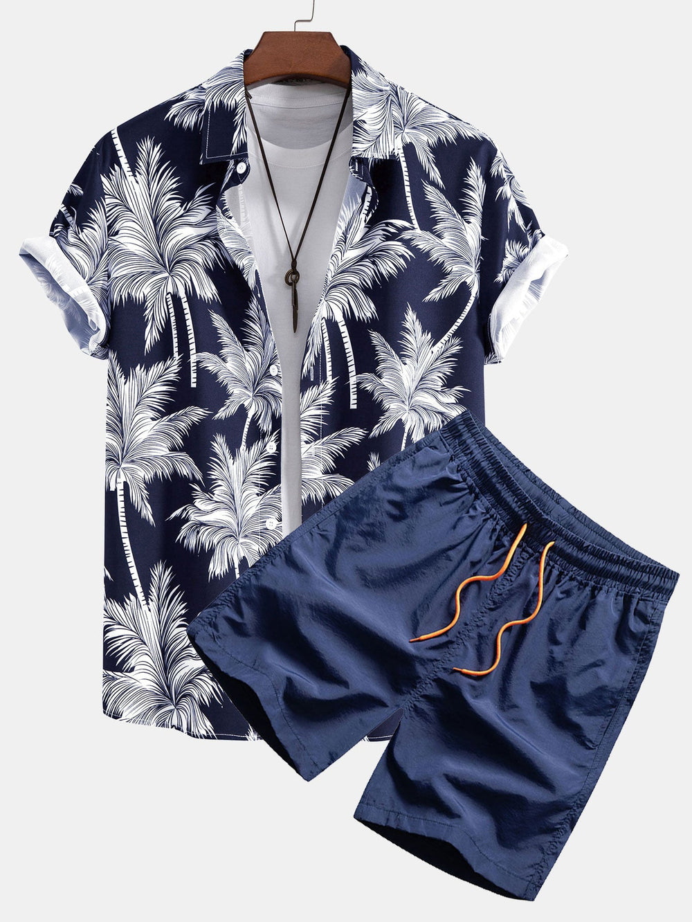 Hemd mit Palmenmuster und Badehose mit Knopfleiste