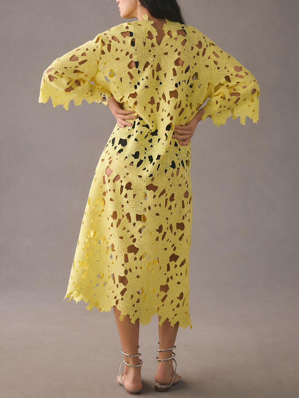 Raquel | Midi-Kleid mit langen Ärmeln und floraler Lochstickerei