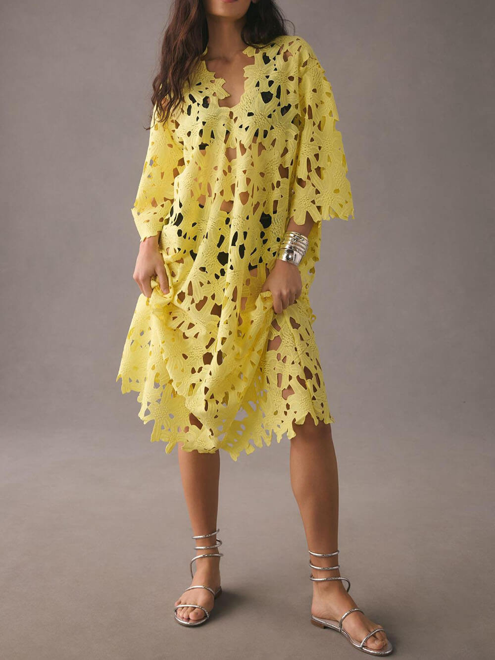 Raquel | Midi-Kleid mit langen Ärmeln und floraler Lochstickerei