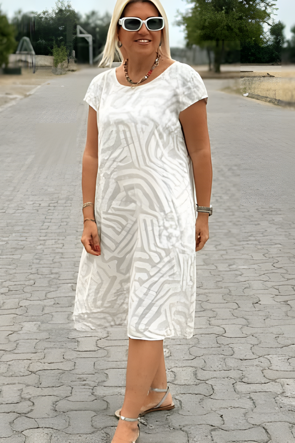 Nelia | Sommerkleid mit Rundhalsausschnitt und Vintage-Print