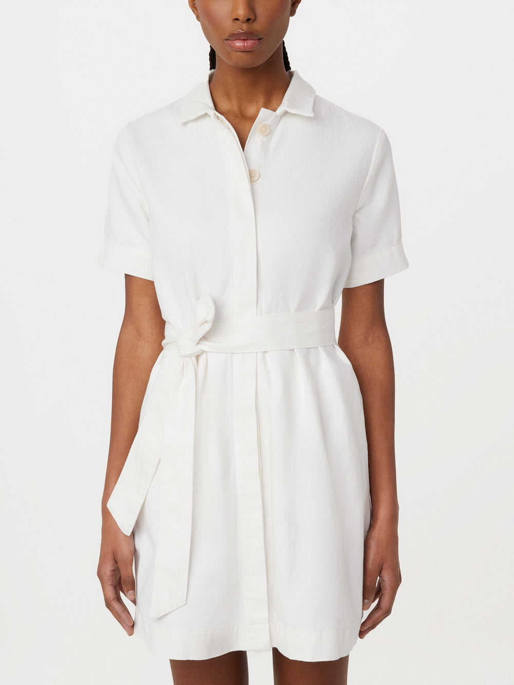 Danielle | Das Camp-Kragen-Kleid aus baumwollähnlichem Hanf in Offwhite