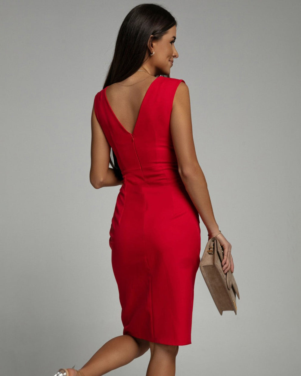 Estelle | Eng anliegendes Kleid mit V-Ausschnitt und Schlitz