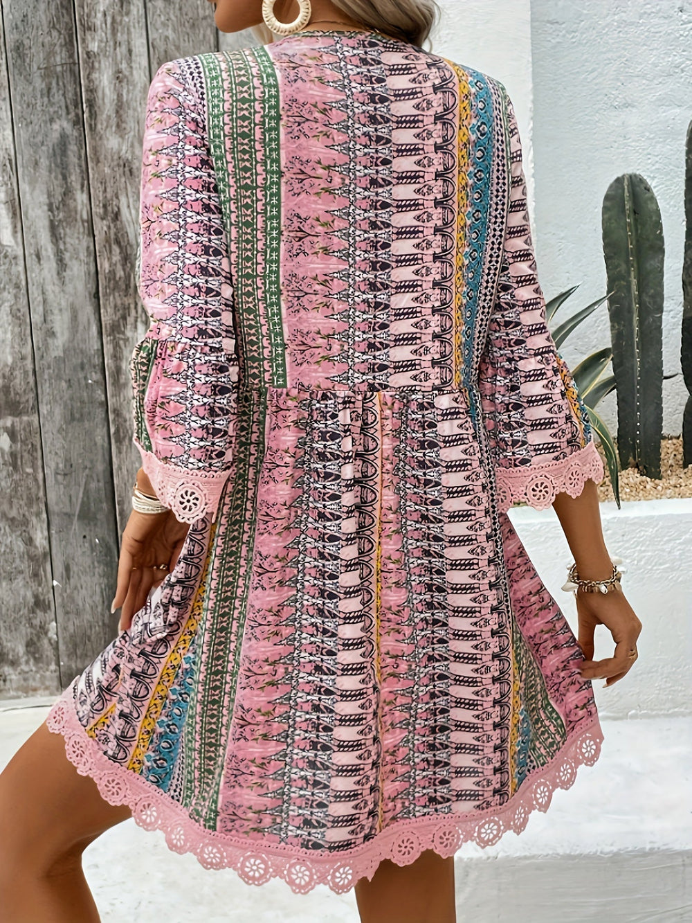Sofie | V-Ausschnitt Kleid mit Spitzenbesatz