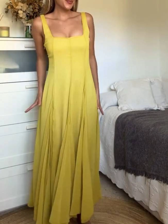 Kleid mit quadratischem Ausschnitt und Trägern