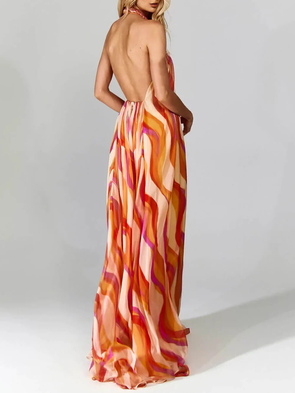 Elegantes Maxi-Kleid mit geflochtenem Neckholder und Wellenmuster