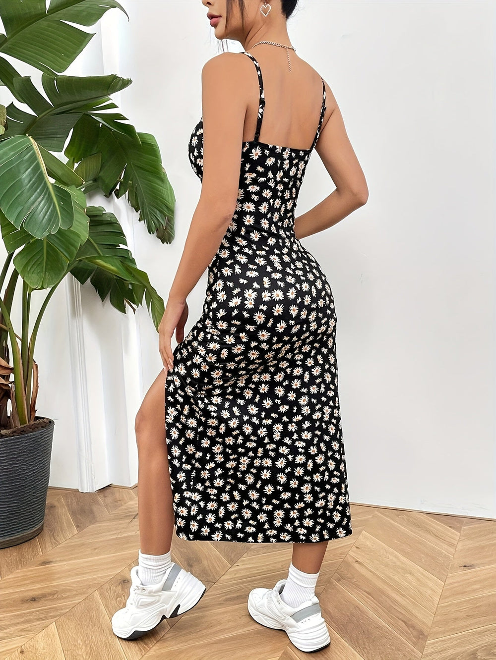 Isla | Minimalistisches Kleid mit hohem Schlitz