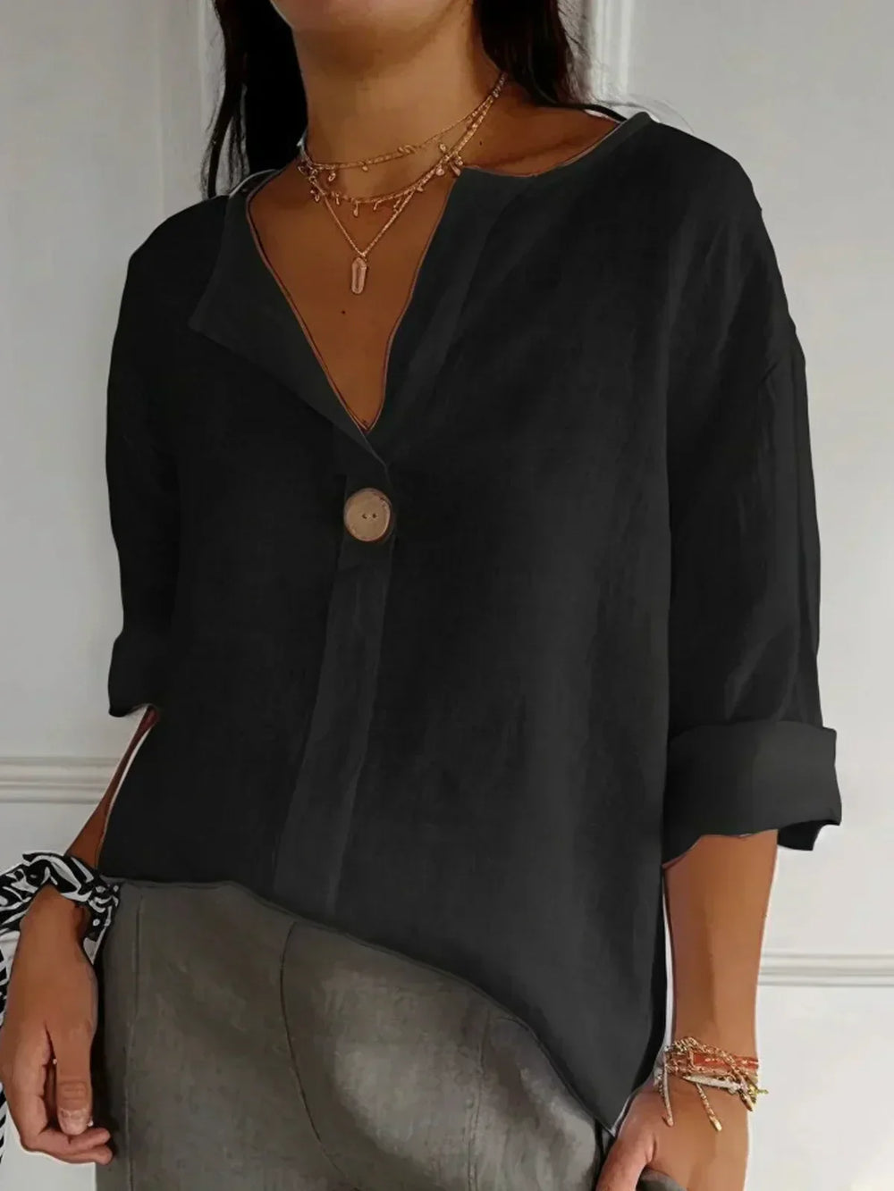 Oriana | Zeitlose Bluse mit Ausschnitt