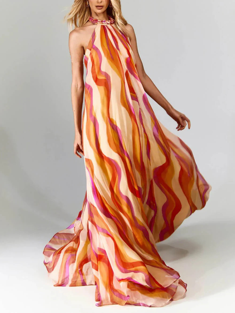 Elegantes Maxi-Kleid mit geflochtenem Neckholder und Wellenmuster