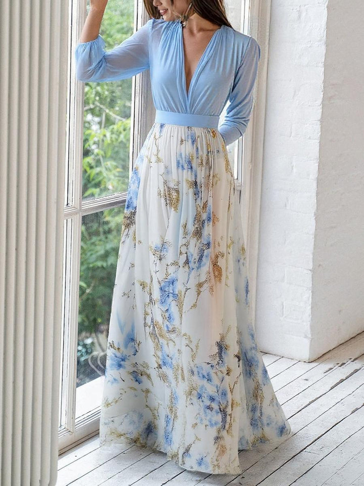 Elegantes und modernes langes Damenkleid mit floralem Design