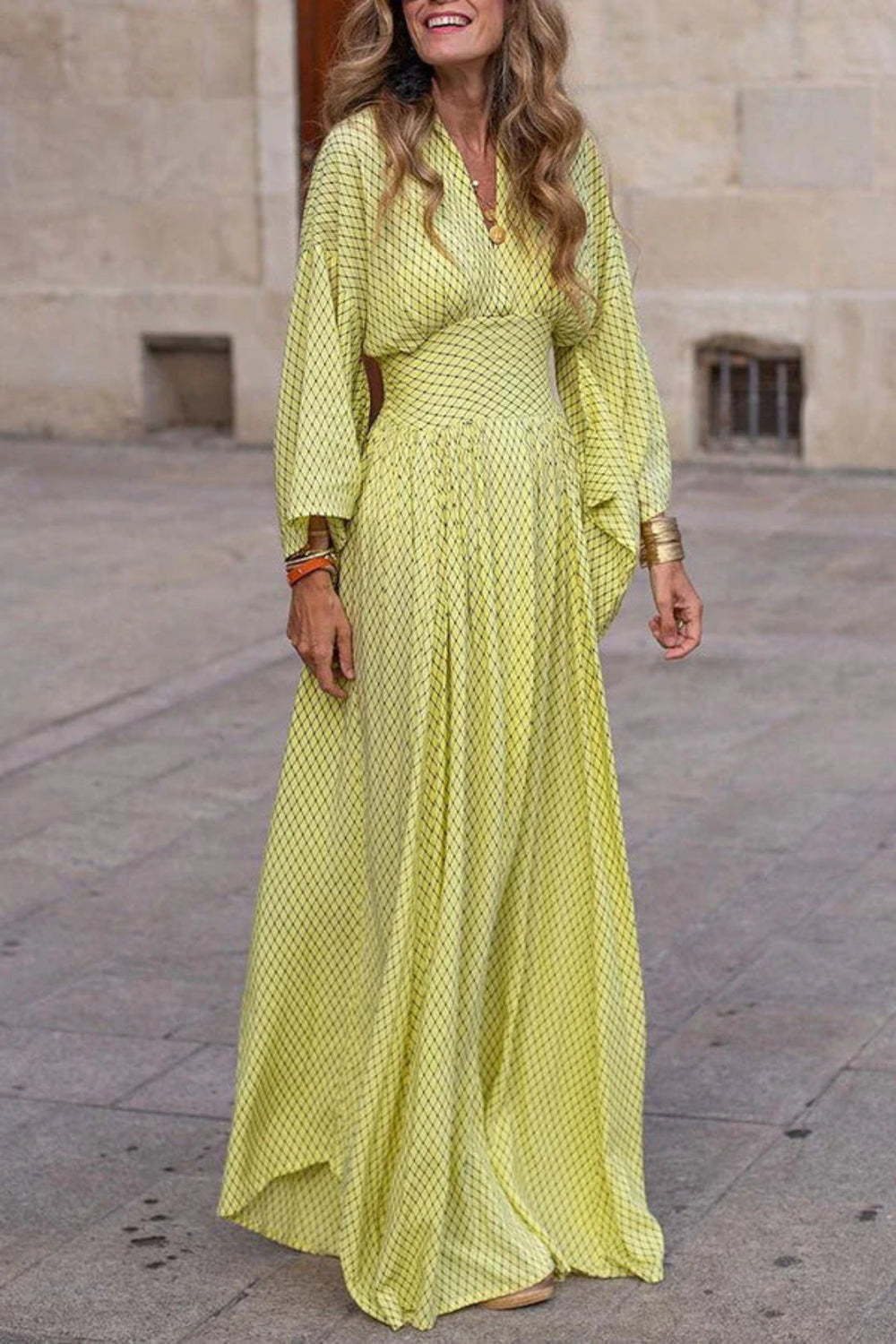Gemma | Maxikleid mit langen Ärmeln, V-Ausschnitt und geometrischem Muster