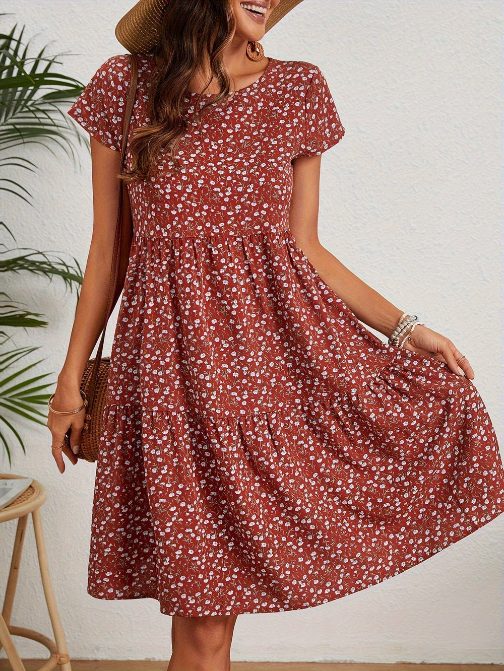 Callista | Kleid mit Blumenmuster und Rundhalsausschnitt