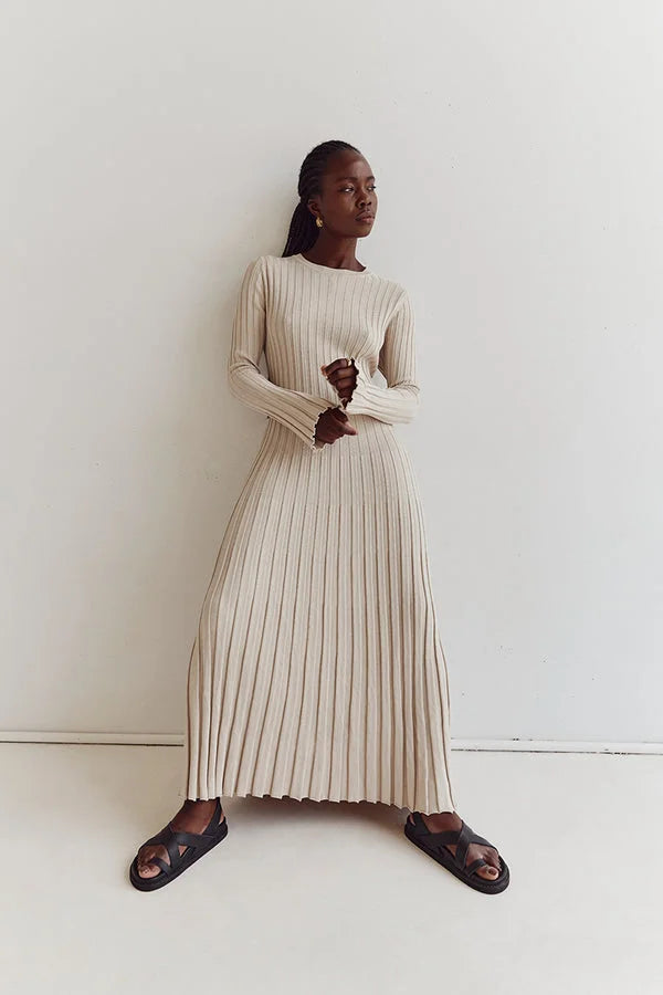 Elodie | Strick-Midikleid mit Rundhalsausschnitt