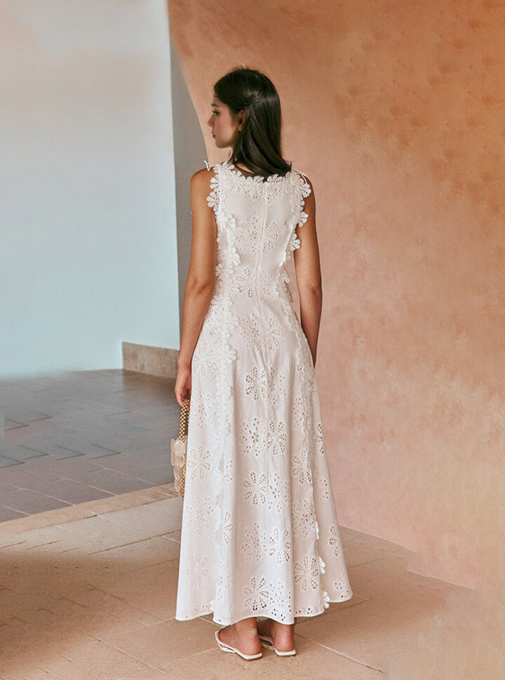 Zartes Maxikleid mit Hakenverschluss und geschnürten Seitenteilen