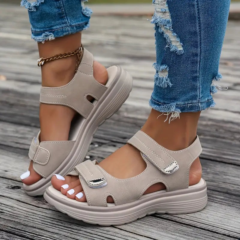 Alia | Bequeme Keilabsatz-Sandalen mit Knöchelriemen
