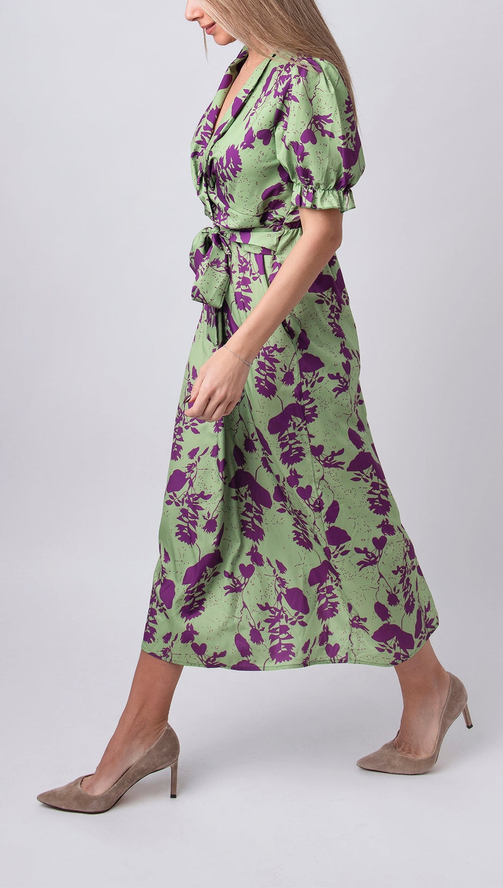 Carina | Langes Damenkleid mit Blumenmuster, V-Ausschnitt und kurzen Ärmeln | Eleganz und Komfort
