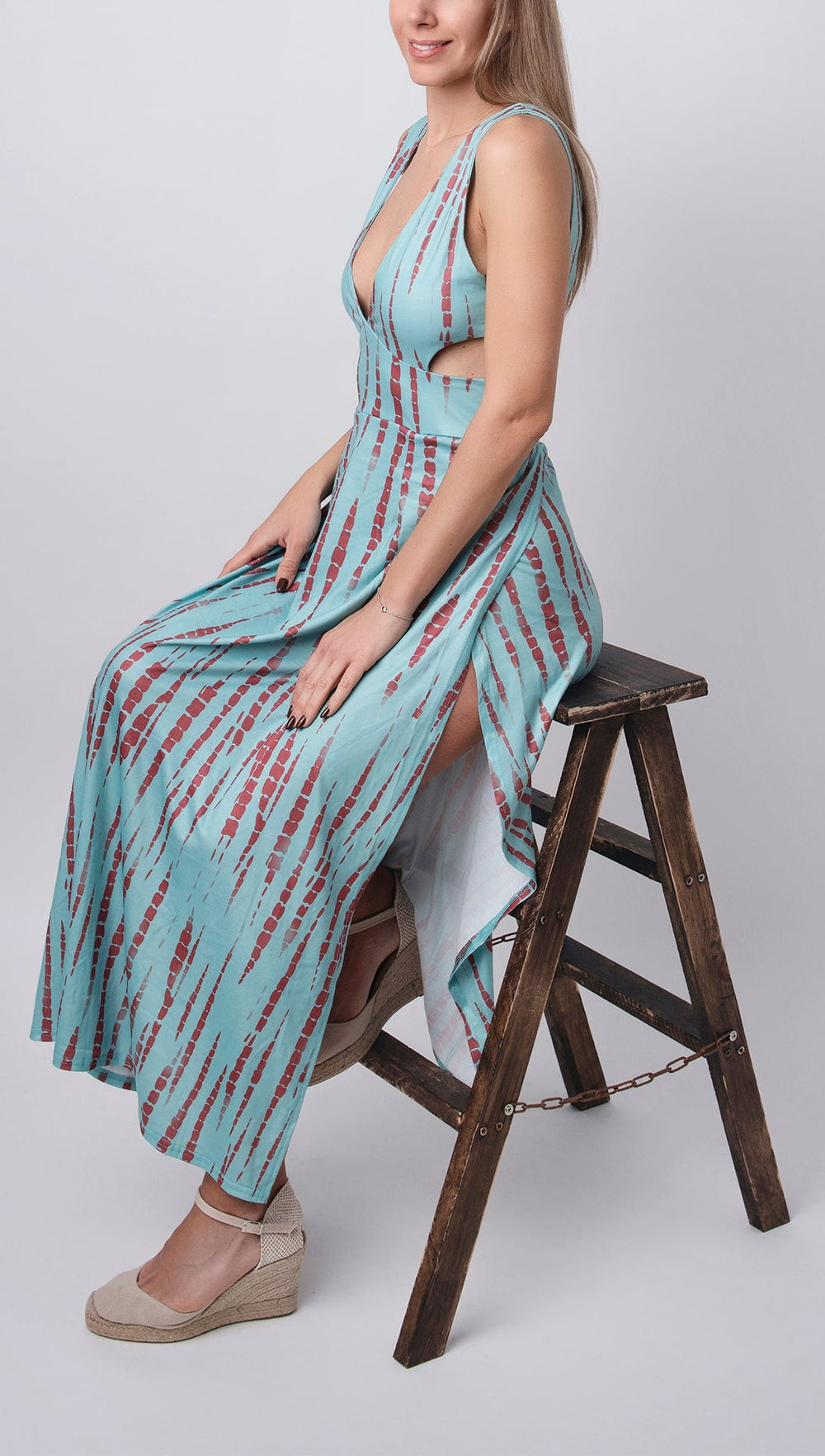 Chloe | Eleanor Batik-Stretchkleid mit Schlitz und Cut-Out-Design