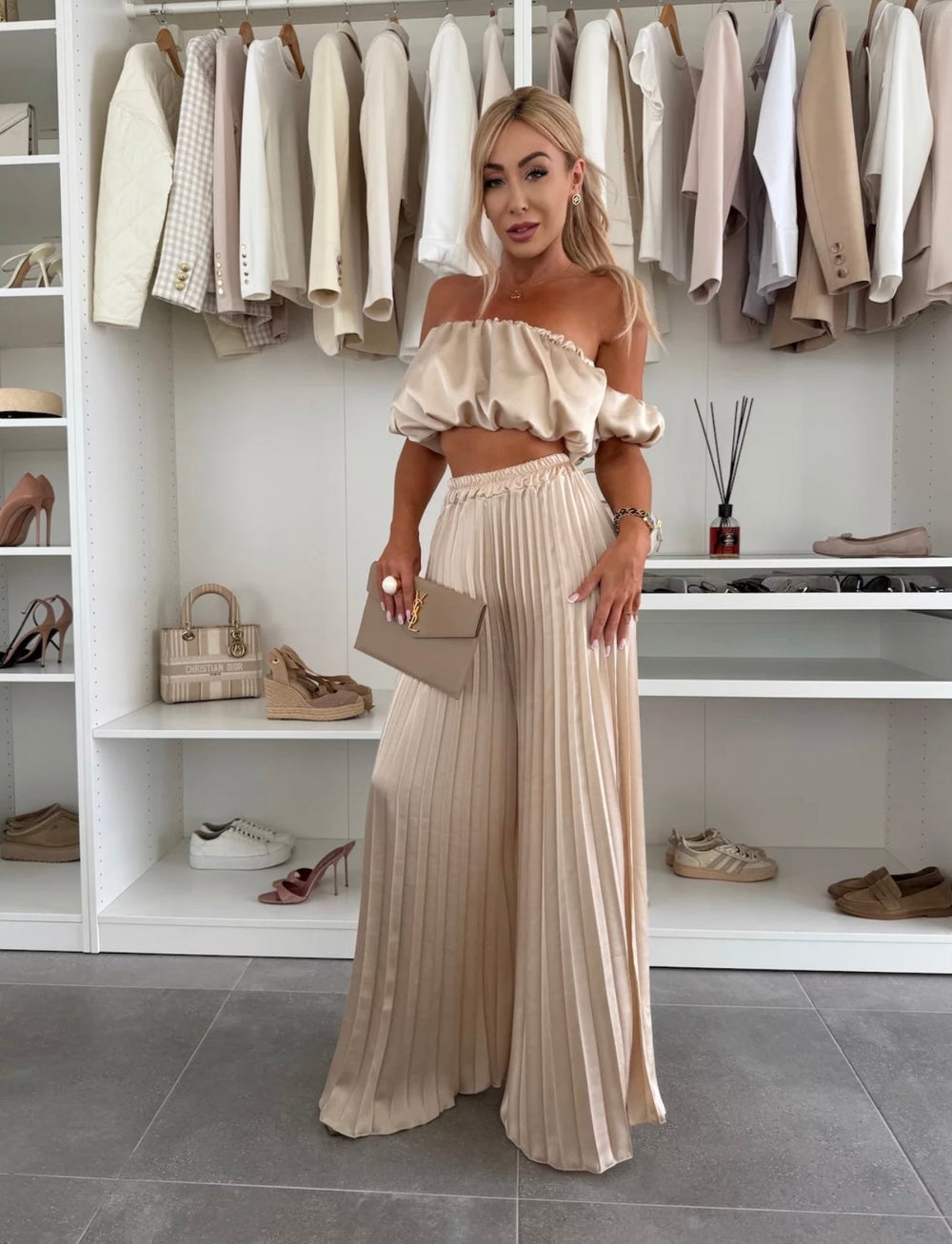 Jorie | Elegantes Set mit schulterfreiem Crop-Top und plissierten, weit geschnittenen Hosen