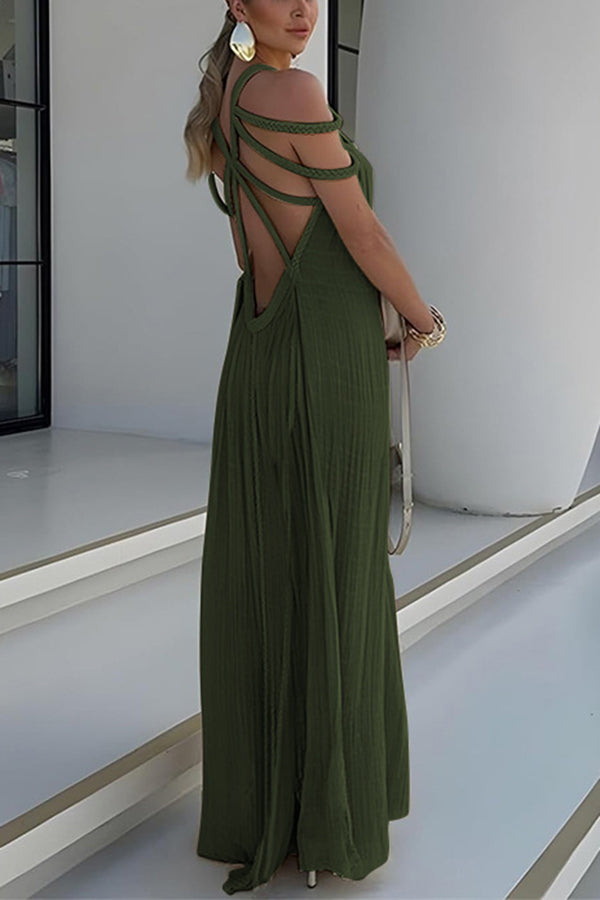 Langes Plissiertes Kleid mit Kordel-Details und kunstvollem Ausschnitt