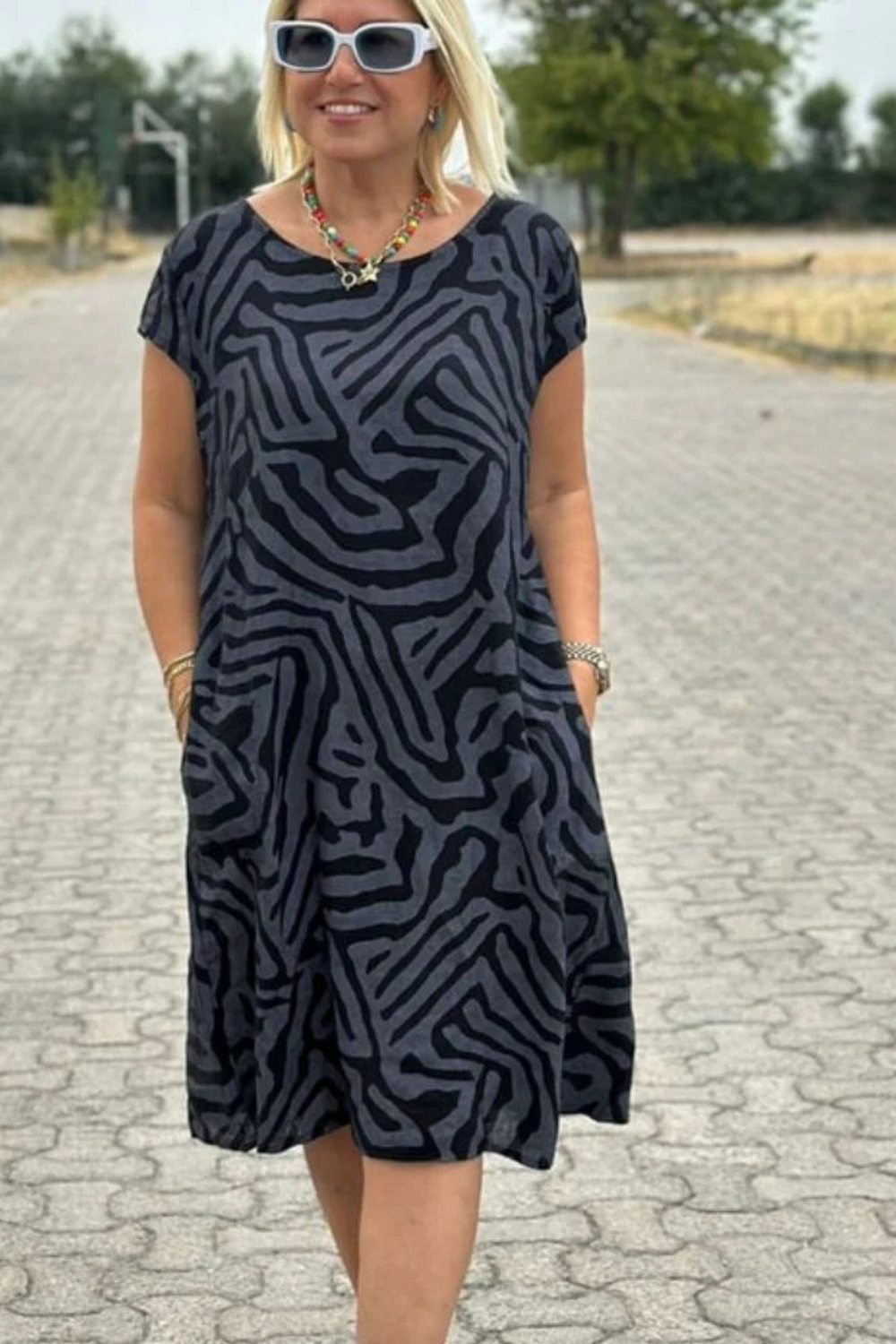Nelia | Sommerkleid mit Rundhalsausschnitt und Vintage-Print