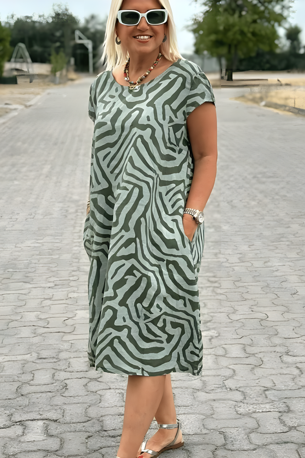 Nelia | Sommerkleid mit Rundhalsausschnitt und Vintage-Print