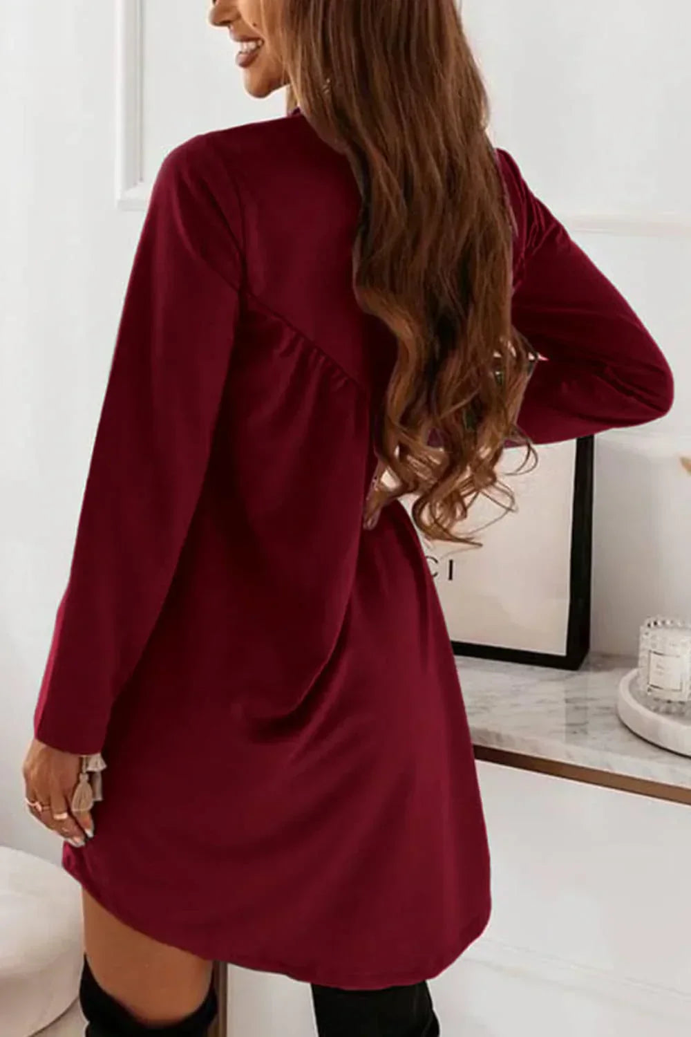 Carla | Langärmeliges O-Ausschnitt Minikleid in Uni-Farbe
