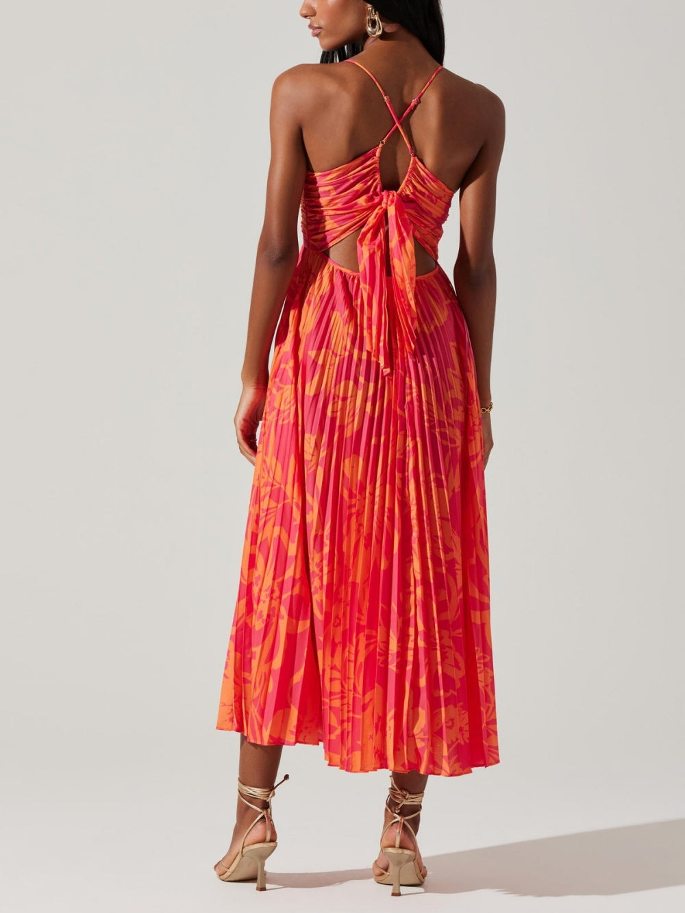 Elegantes Midi-Kleid mit Blumenmuster und Falten