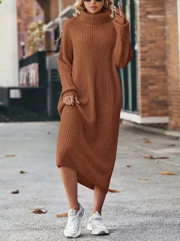 Elegantes langes Kleid mit geradem Schnitt und hohem Kragen