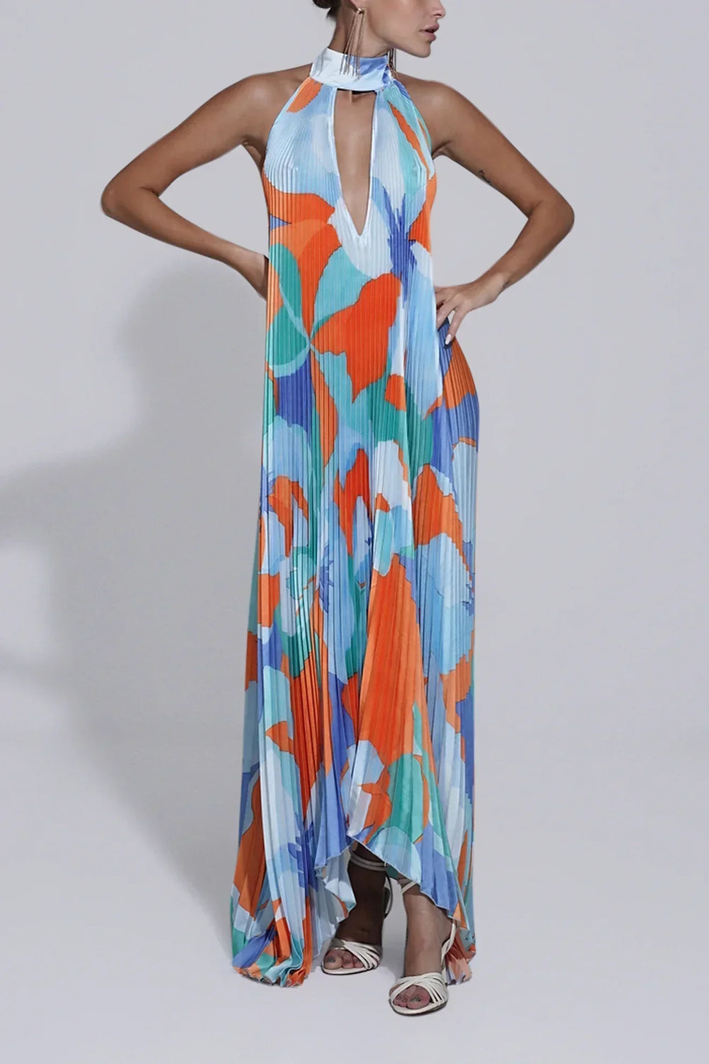Shalia | Verführerisches Maxikleid mit Neckholder und Plisseefalten