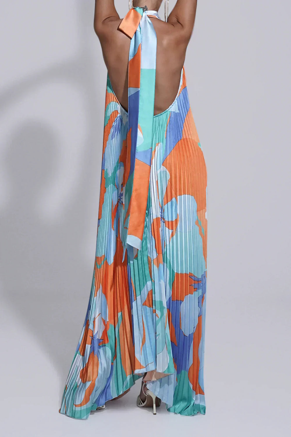 Shalia | Verführerisches Maxikleid mit Neckholder und Plisseefalten