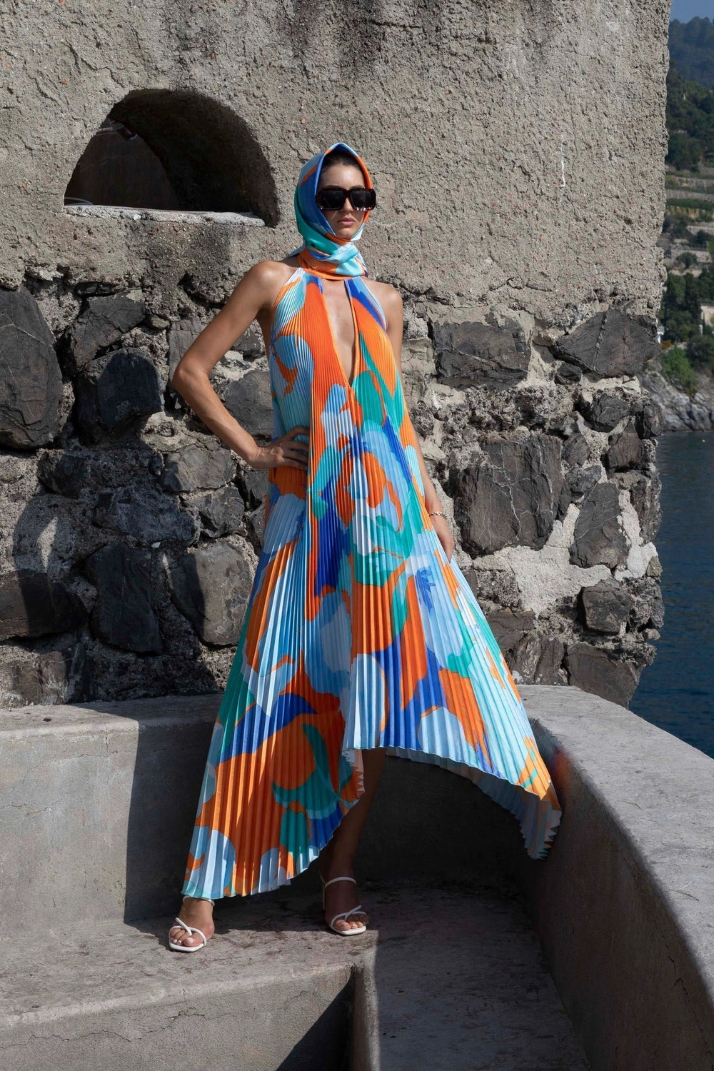 Shalia | Verführerisches Maxikleid mit Neckholder und Plisseefalten