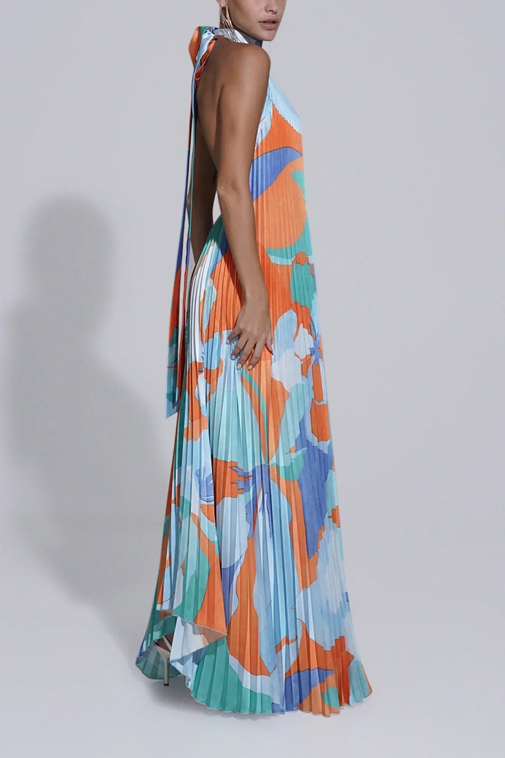 Shalia | Verführerisches Maxikleid mit Neckholder und Plisseefalten