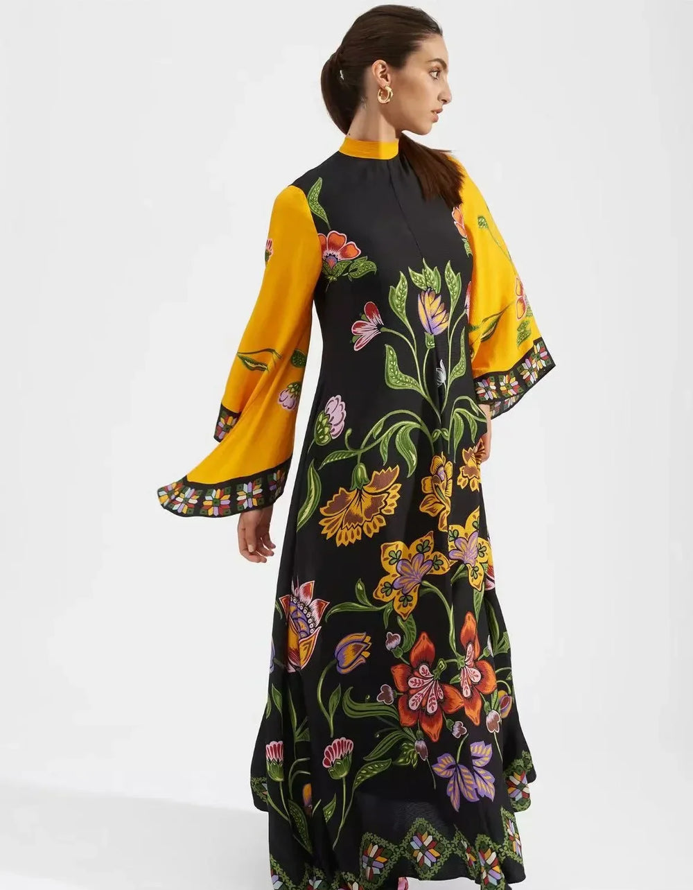 Sculpted Elegance Geblümtes Maxikleid