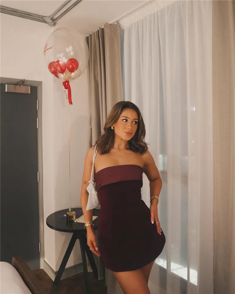 Feminova | Schulterfreies Minikleid