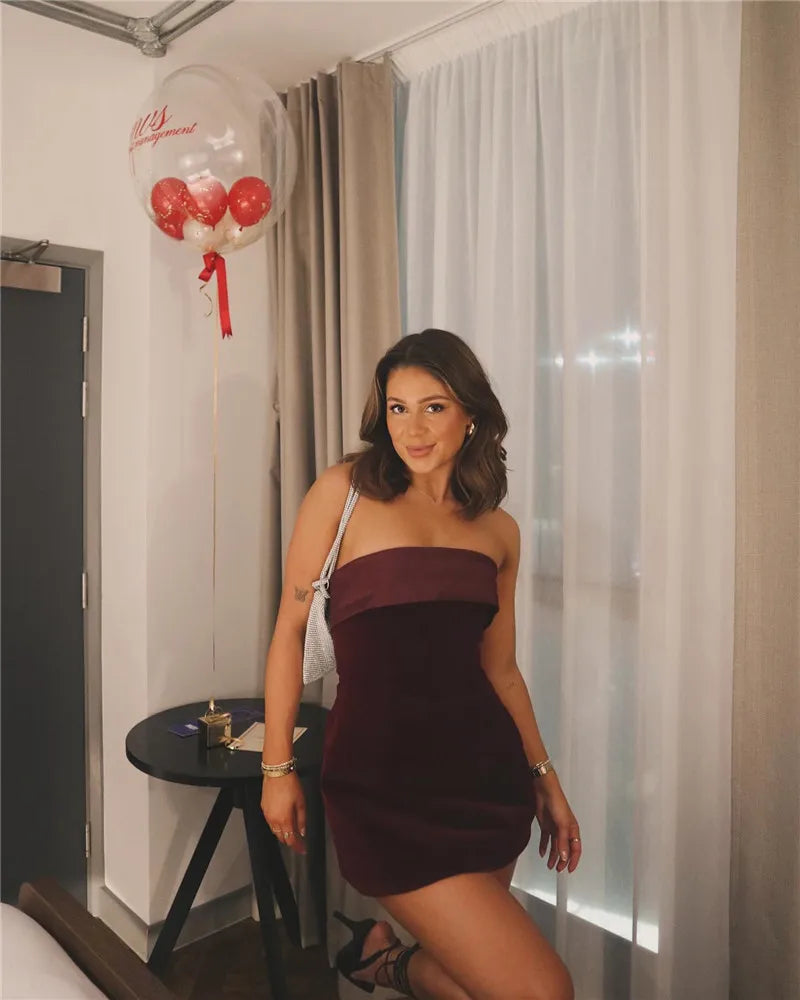 Feminova | Schulterfreies Minikleid