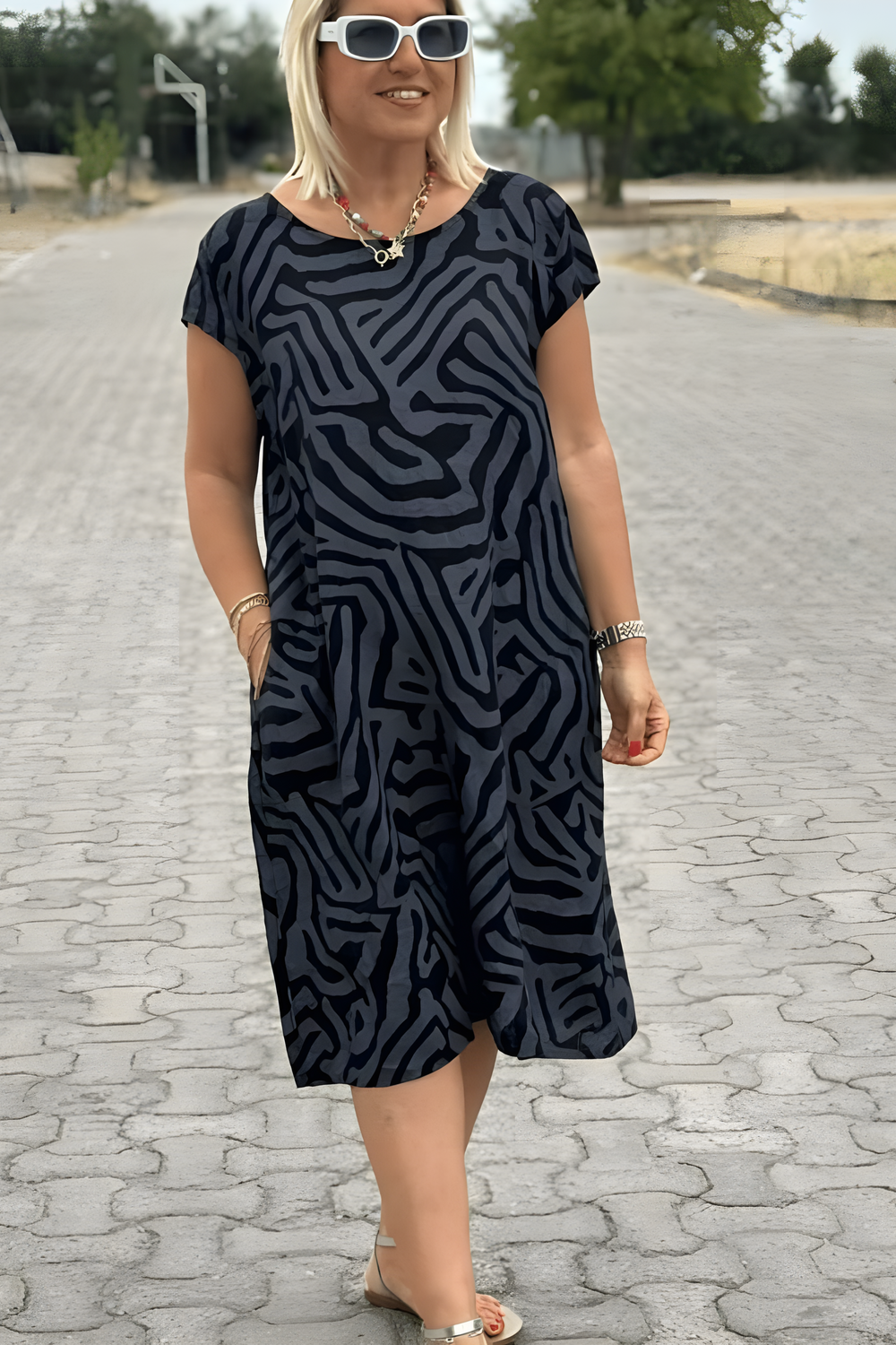 Nelia | Sommerkleid mit Rundhalsausschnitt und Vintage-Print