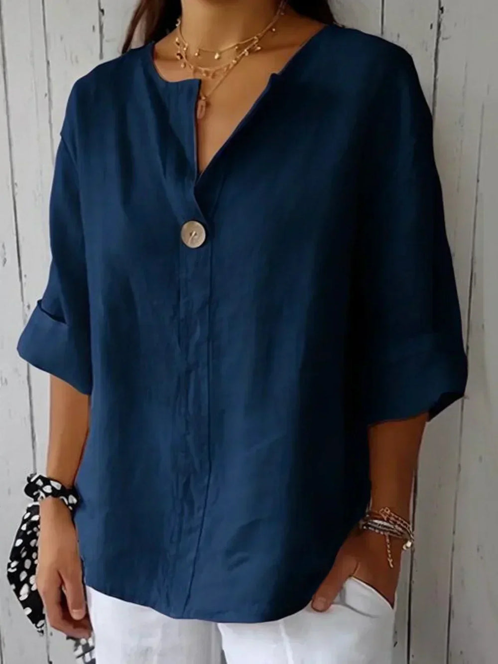 Oriana | Zeitlose Bluse mit Ausschnitt