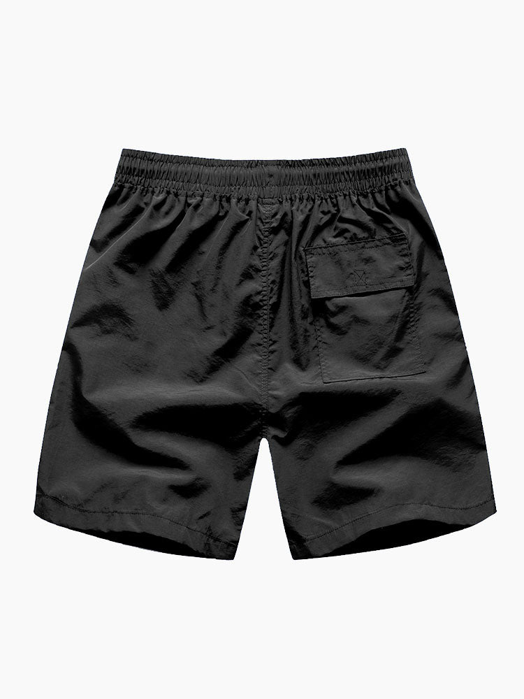 Hemd mit Palmenmuster und Badehose mit Knopfleiste