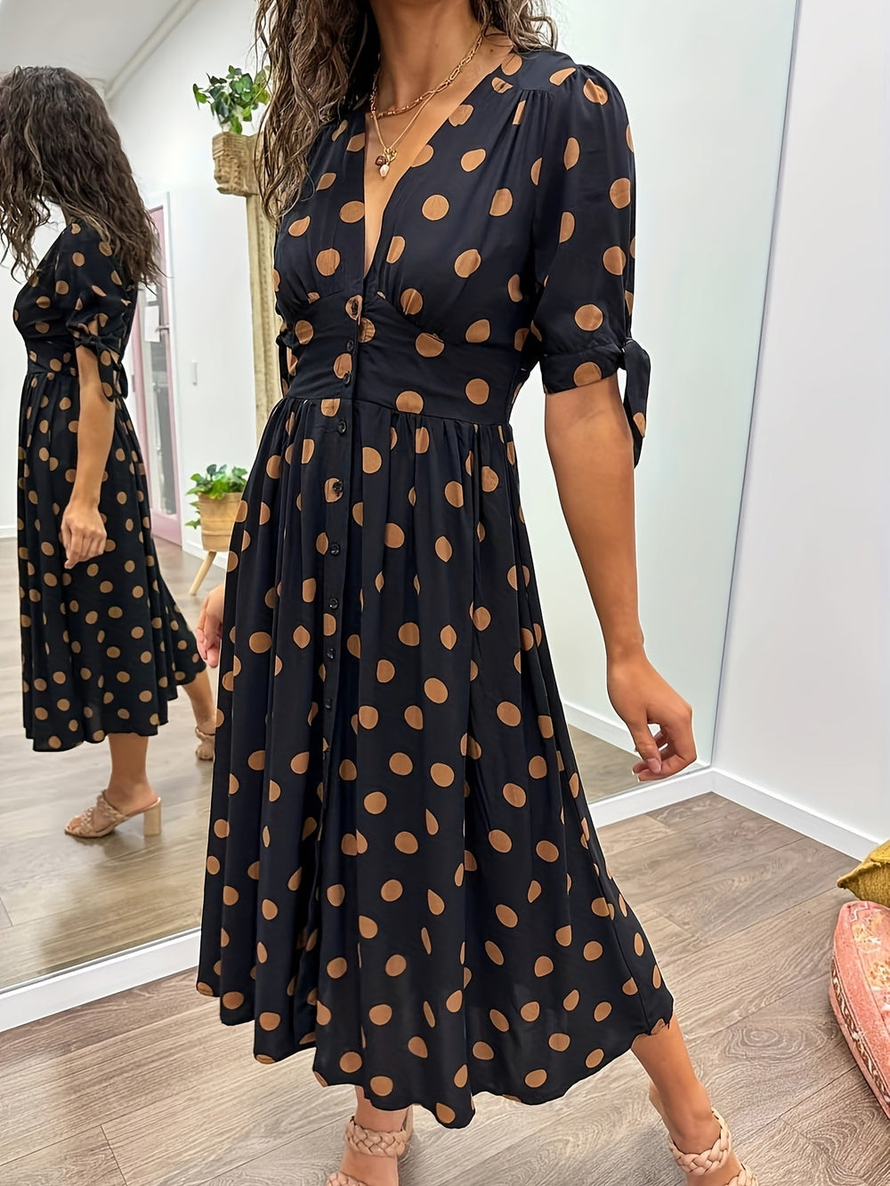 Dalina | Geknöpftes Midi mit Polka-Charme