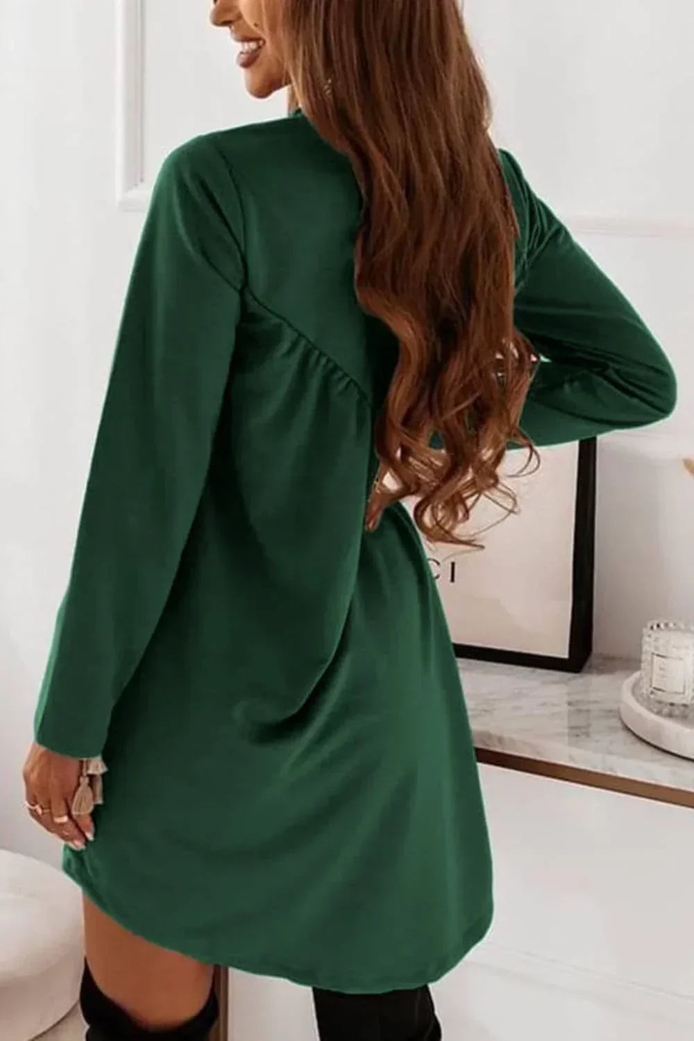 Carla | Langärmeliges O-Ausschnitt Minikleid in Uni-Farbe