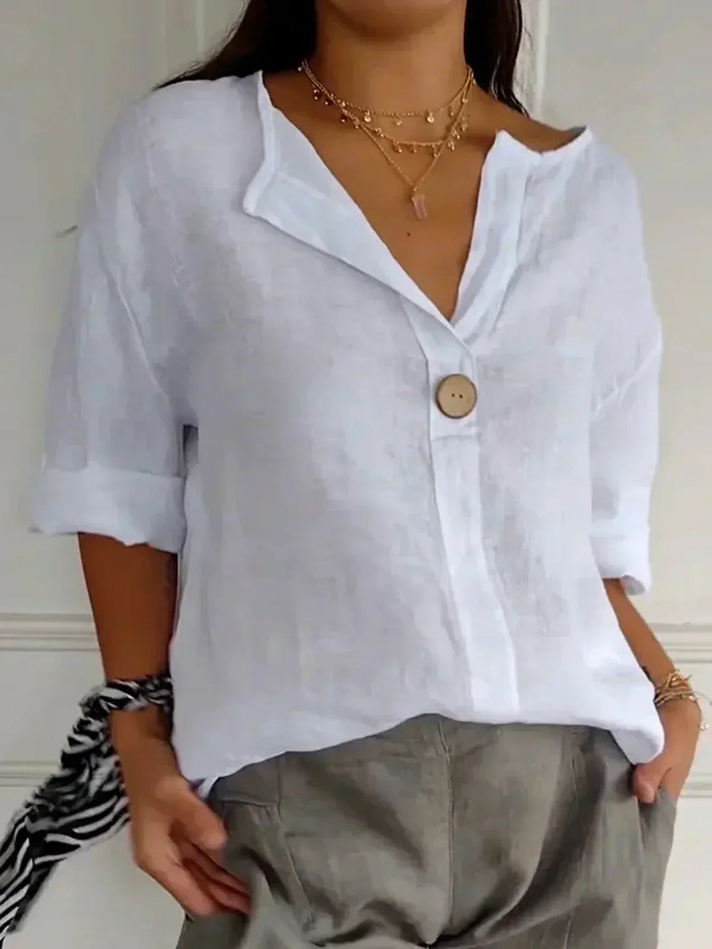 Oriana | Zeitlose Bluse mit Ausschnitt