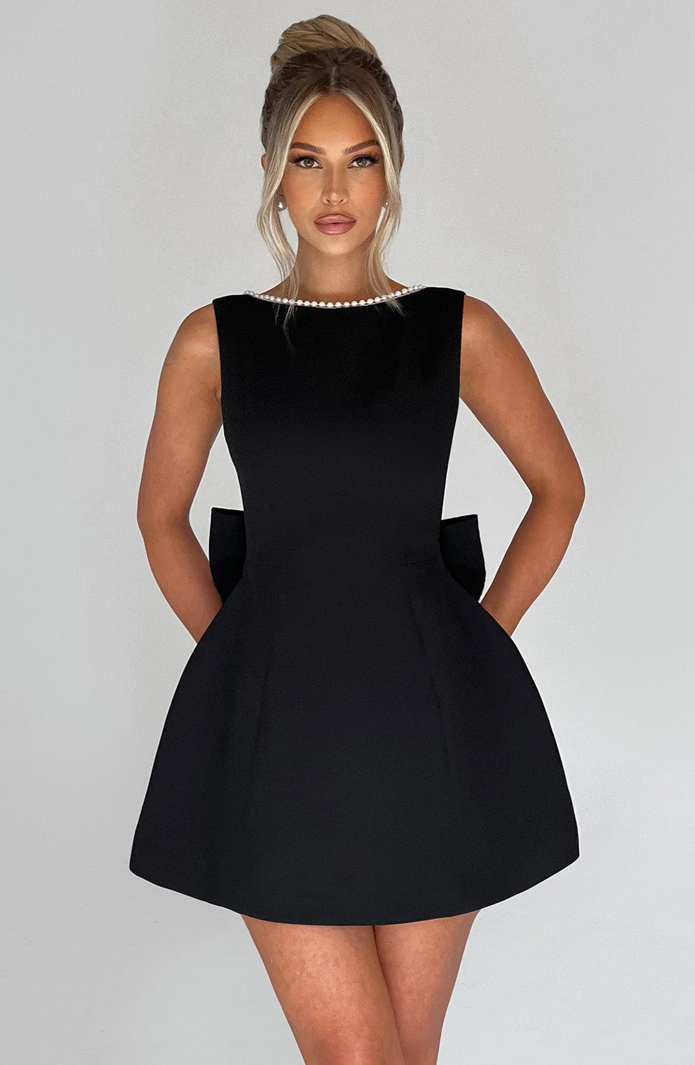 Gliona | Kleid mit Perlenbindung