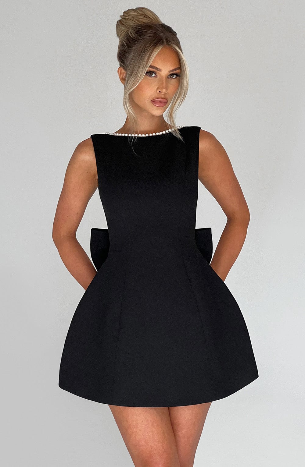 Gliona | Kleid mit Perlenbindung