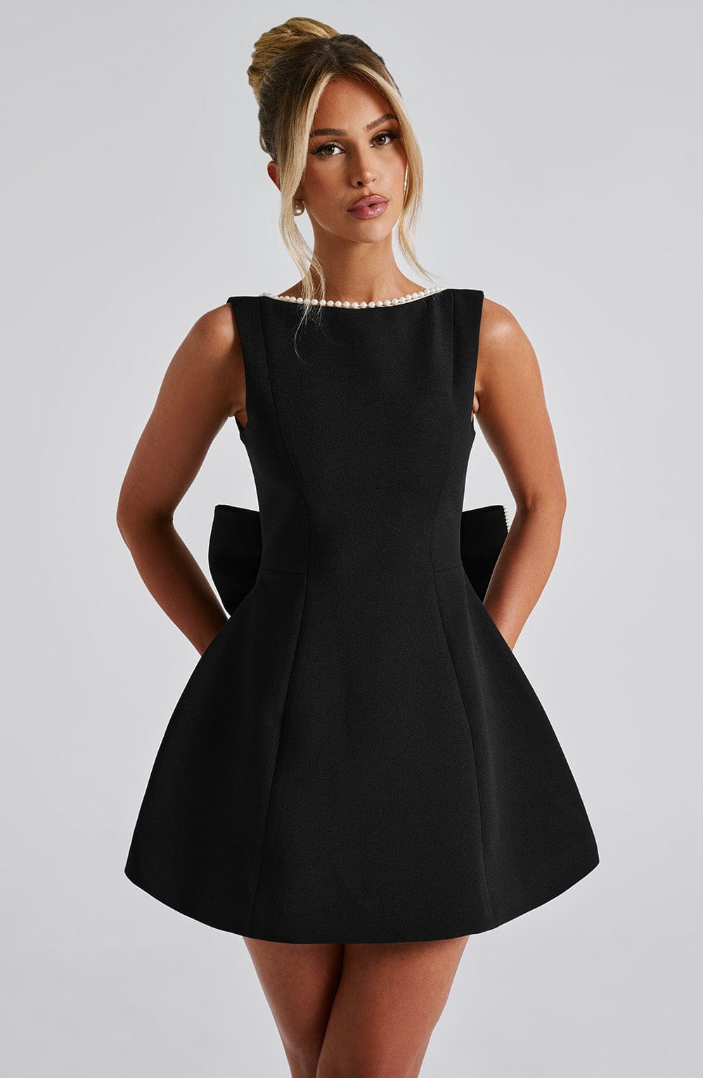 Gliona | Kleid mit Perlenbindung