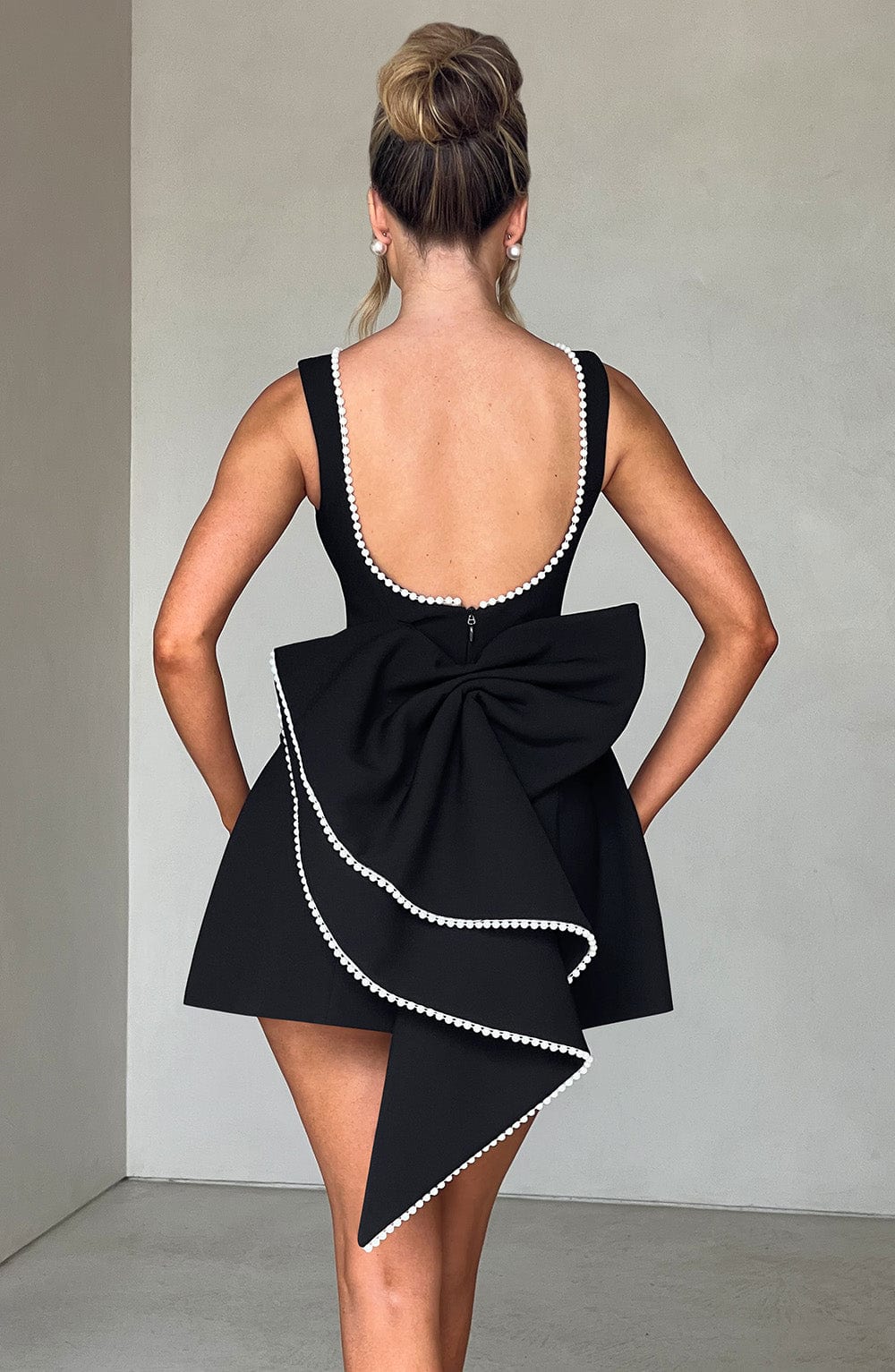 Gliona | Kleid mit Perlenbindung