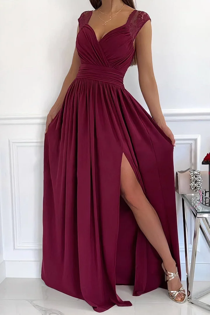 Malena | Ärmelloses Spitzenkleid mit Schlitz am Saum und Rückenausschnitt