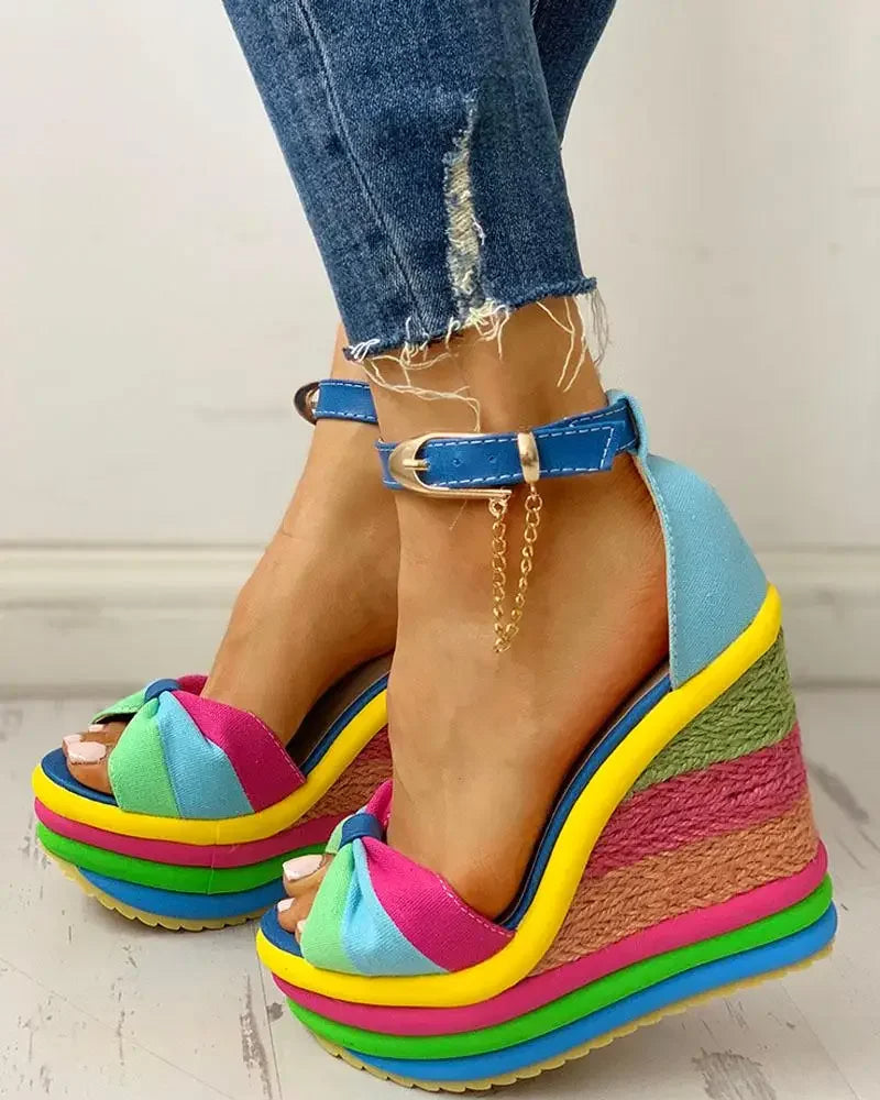 Zenais | Lebendige Keilsandalen